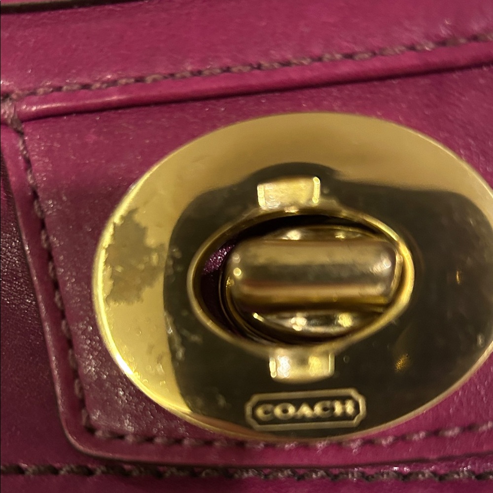 Coach Pink Leather Clutch Bag with Embossed Logo - Picture 2 of 5